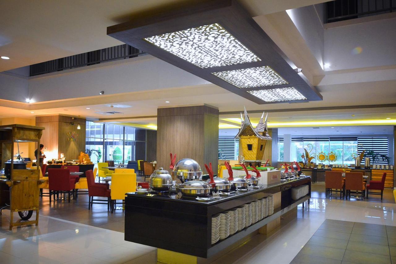 Hotel Truntum Padang Esterno foto