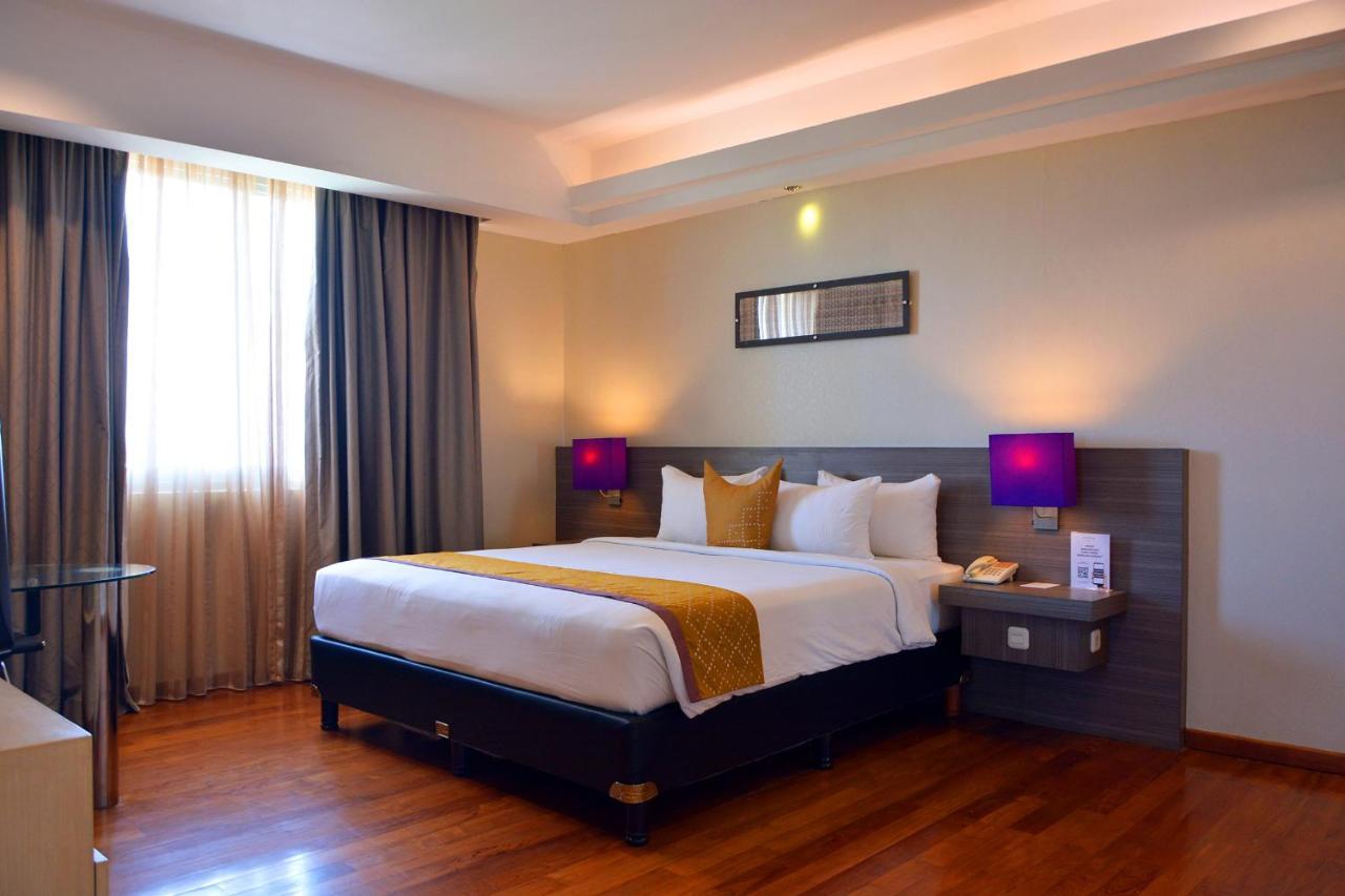Hotel Truntum Padang Esterno foto