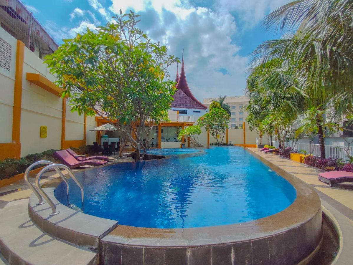 Hotel Truntum Padang Esterno foto