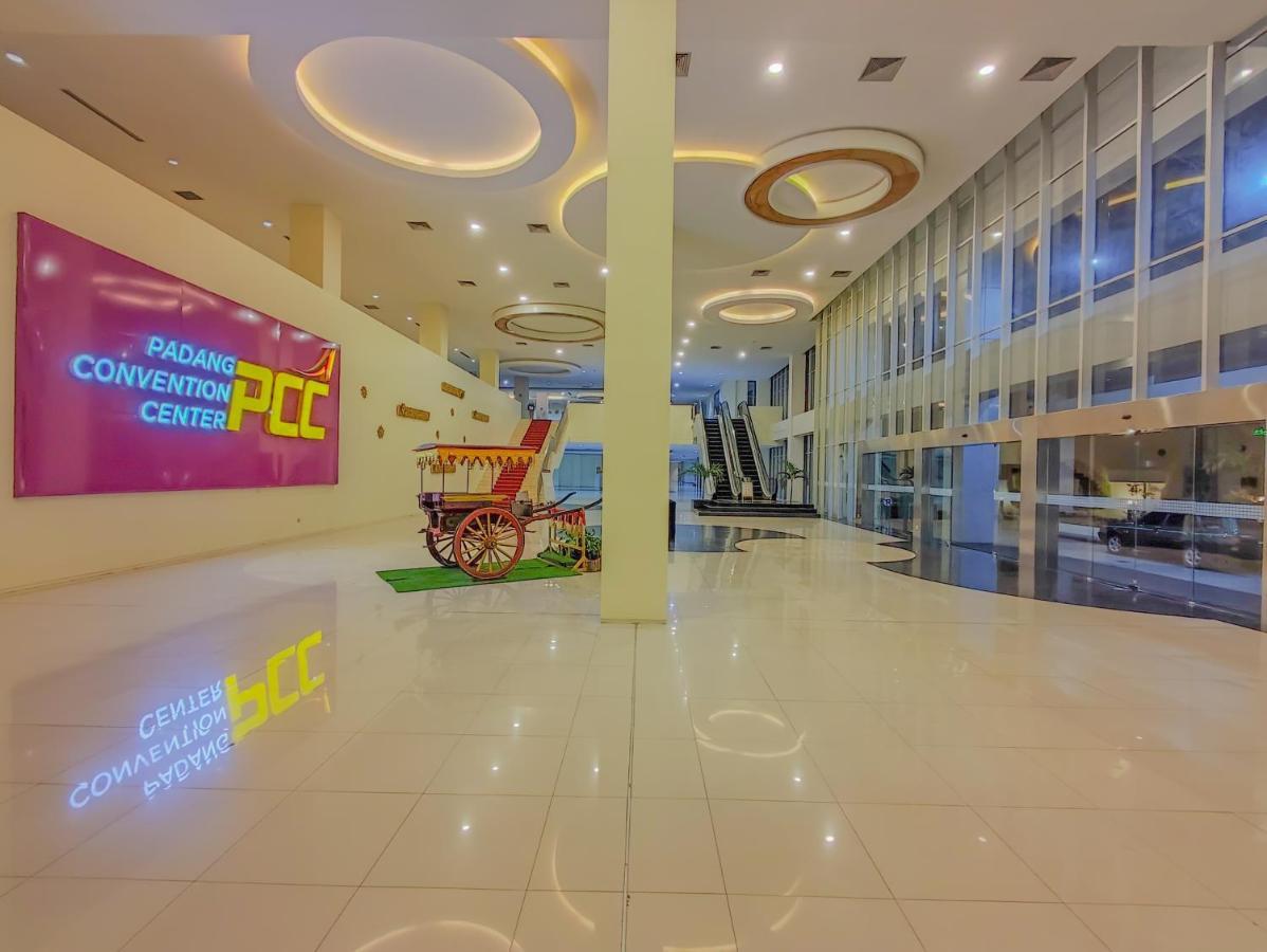 Hotel Truntum Padang Esterno foto