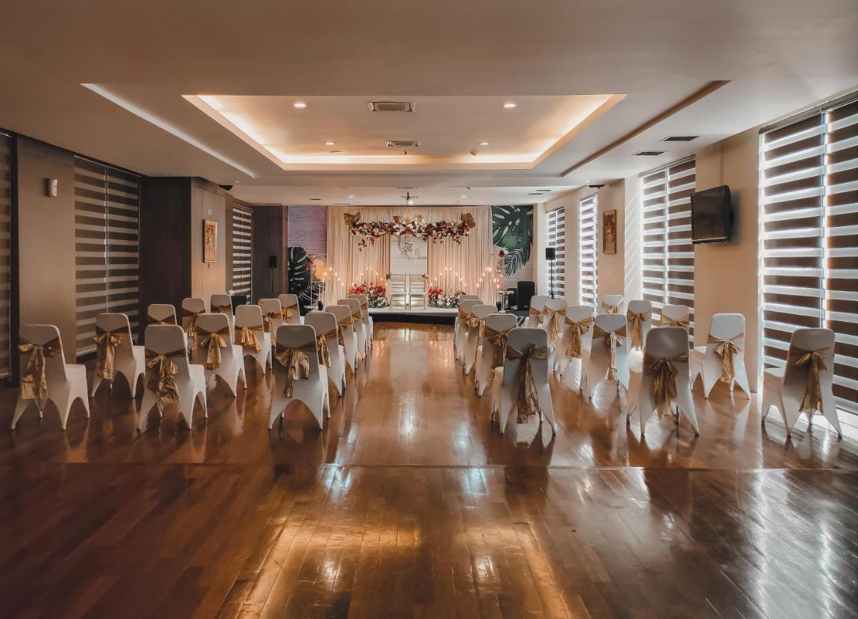 Hotel Truntum Padang Esterno foto