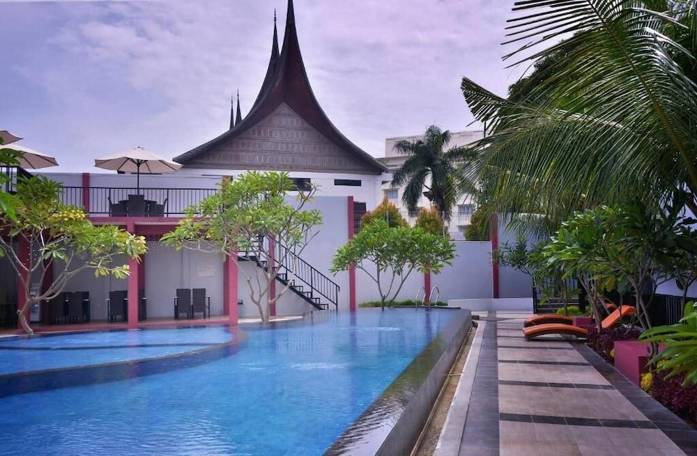 Hotel Truntum Padang Esterno foto